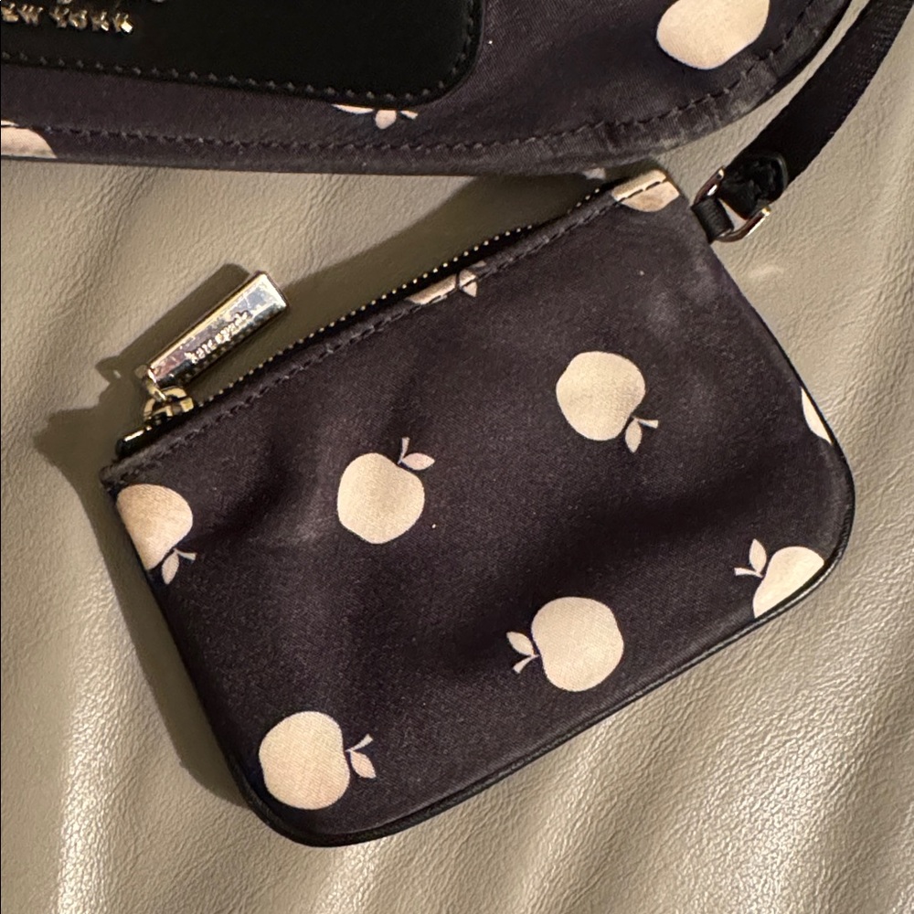 ⭐️HOST PICK⭐️ Kate Spade Black Apples Crossbody Bag with Pouch - Picture 3 of 9